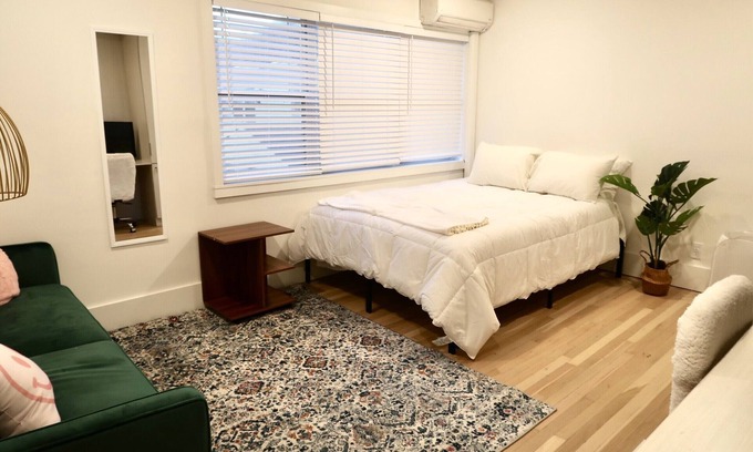 Brookwood Apartment | Cozy/Stylish Studio Apt off of Peach Tree Street