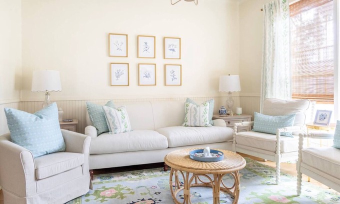 La Grange House | Cozy & Stylish + Walk to Ice Plant + 15 min to Round Top + The Moli