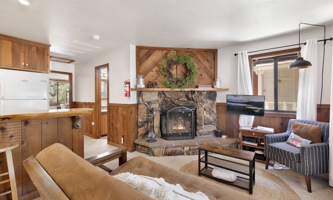 Sugarloaf Cottage | Cozy Sugar Chalet Mountain Retreat in Big Bear