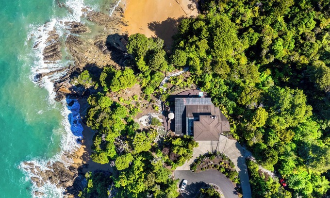 Ngaio Bay Cabin | Cozy Suite - Ocean View & Private Beach