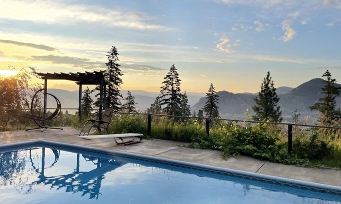 Kamloops Apartment | Cozy suite with spectacular views, hot tub, pool and sauna!