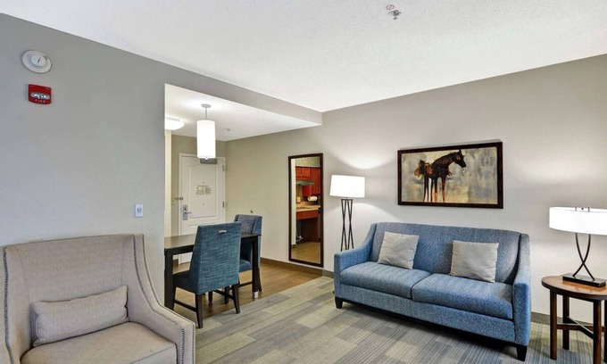 Lexington Hotel | Cozy Suites near Fayette Mall, University of Kentuck | Free Breakfast & Parking