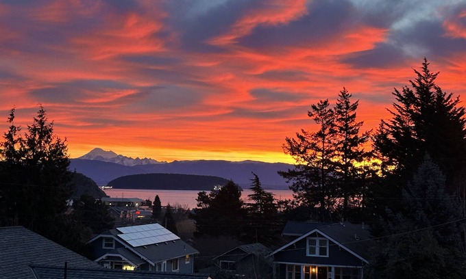 Anacortes House | Cozy Sunrise Oasis one mile from downtown restaurants & shops