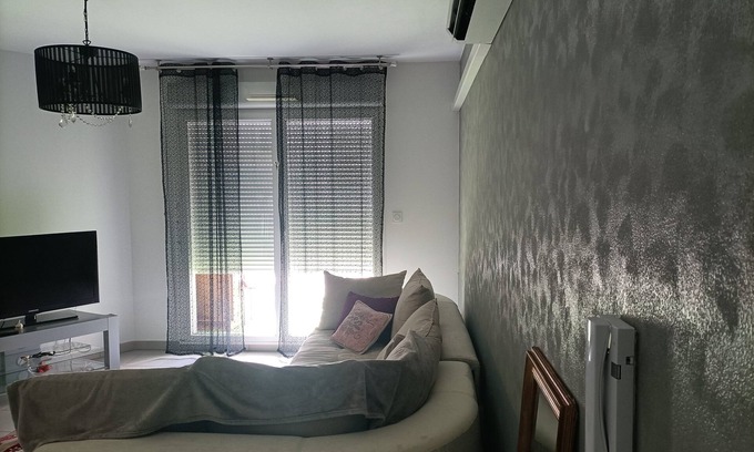 La Capelette Apartment | Cozy T3 apartment, air-conditioned, near Palais omnisport, stadium 4.5 km from the sea