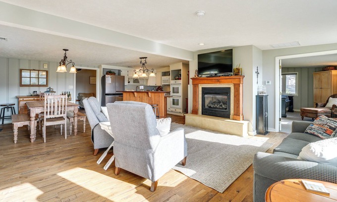 Cape Fair Cottage | Cozy Table Rock Lake 'Boathouse' w/Pool Access