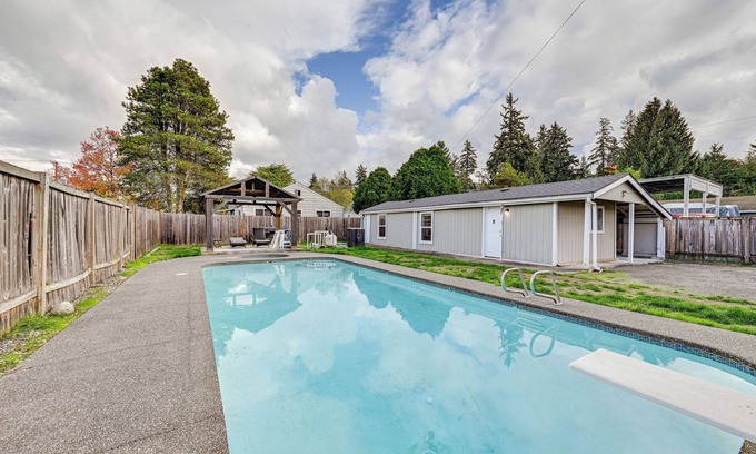 South Tacoma Apartment | Cozy Tacoma Getaway w/Grill & Hot Tub!