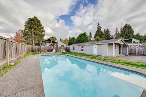South Tacoma Apartment | Cozy Tacoma Getaway with Grill and Hot Tub!