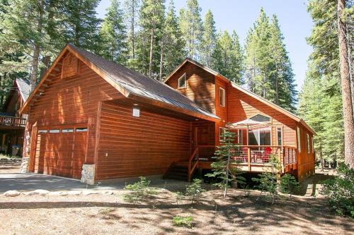 Truckee House | Cozy Tahoe Donner Retreat