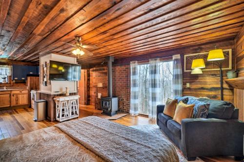 Byrdstown Apartment | Cozy Tennessee Cabin Rental - 1 Mi to Lake