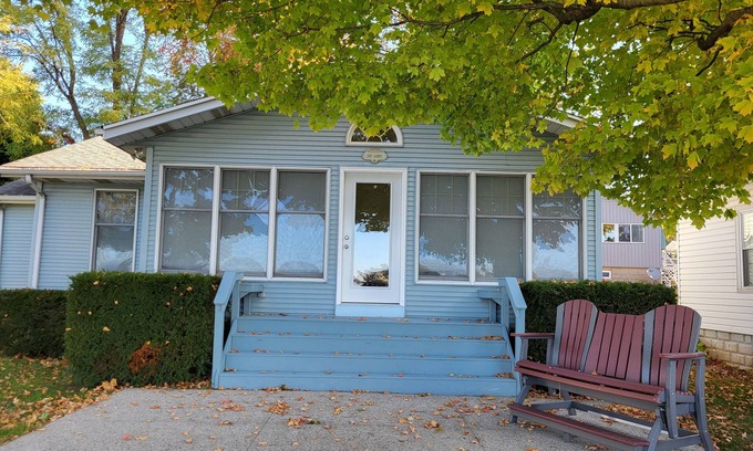 North Webster Cottage | Cozy three-bedroom cottage perfect for a lakeside get-away