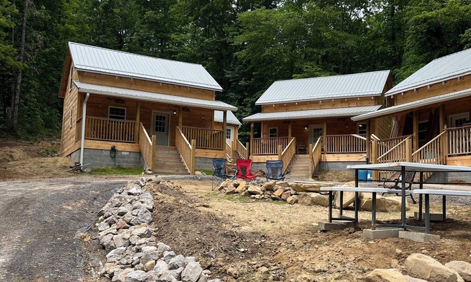 Rogersville Cabin | Cozy timber-framed Clinch Mountain cabin retreat near charming Rogersville, TN.