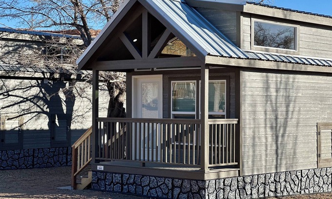 Page Cabin | Cozy Tiny Home King Room #25C