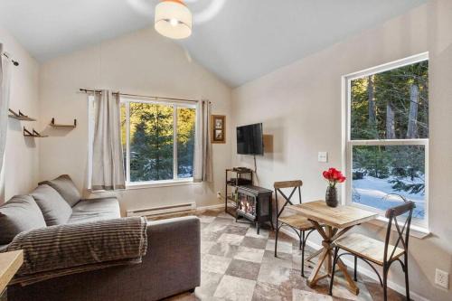 Ashford House | Cozy Tiny Home Steps Away From Mt. Rainier
