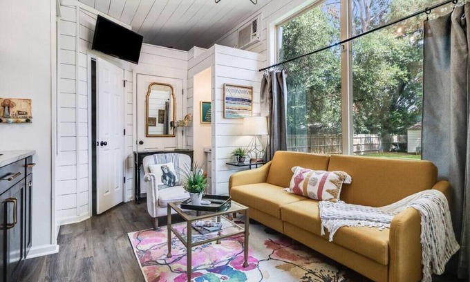 Lafayette Cottage | Cozy tiny house living