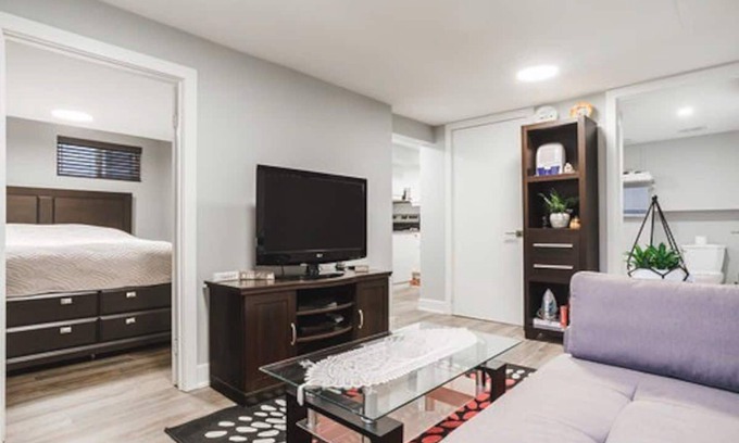 Rockcliffe - Smythe House | Cozy Toronto Private Apartment
