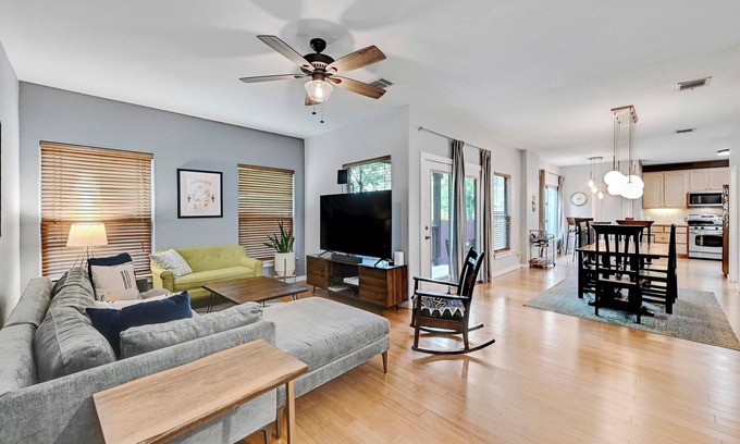 Foster Heights House | Cozy Townhome in Central East Austin