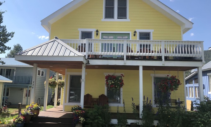 Crested Butte House | Cozy Townhome in Town sleeps 8!