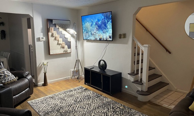 Euclid House | Cozy Townhome minutes from Downtown!
