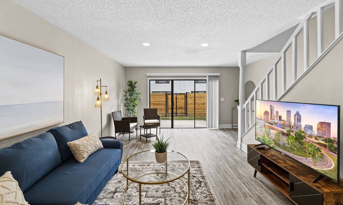 University House | Cozy Townhome| Moffitt| Pool| Gym| Fast WiFi| 2B2B