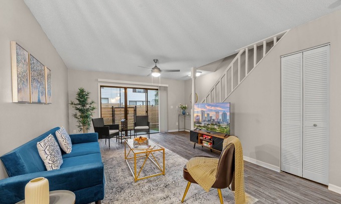 University House | Cozy Townhome| Moffitt| Pool| Gym| Fast WiFi| 2B2B