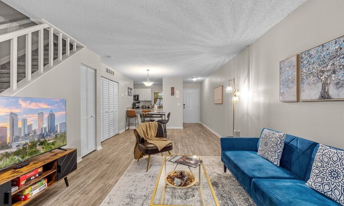 University House | Cozy Townhome| Moffitt| Pool| Gym| Fast WiFi| 2B2B