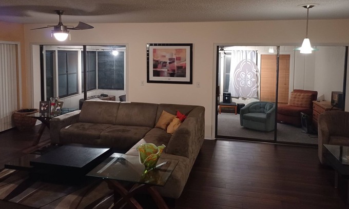 Tropic House | Cozy Townhome on golf course,10 mins away from the beach.