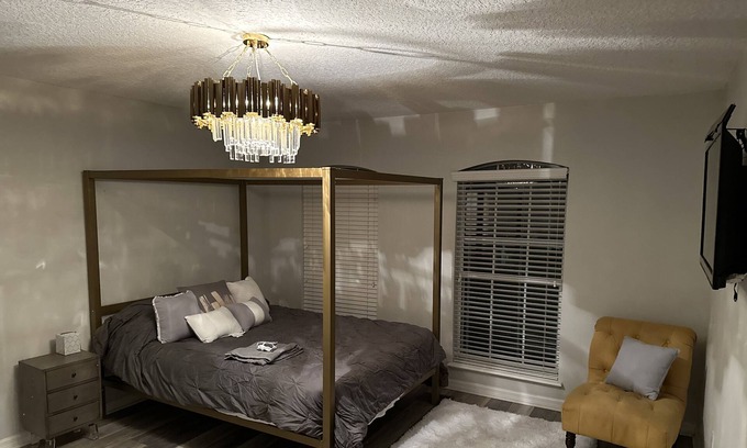 Southside House | Cozy Townhome- Perfect for Families and short travels to Jacksonville!
