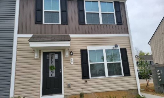 Nashville House | Cozy Townhouse close proximity to Opryland and downtown Nashville!