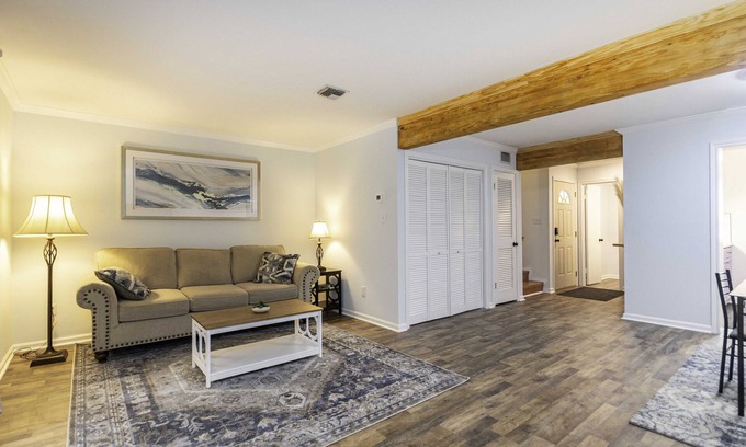 Lafayette House | Cozy townhouse minutes from Downtown Lafayette, LA
