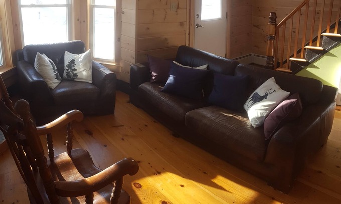 North Troy House | Cozy Townhouse near Jay Peak Ski Resort - Newly Renovated
