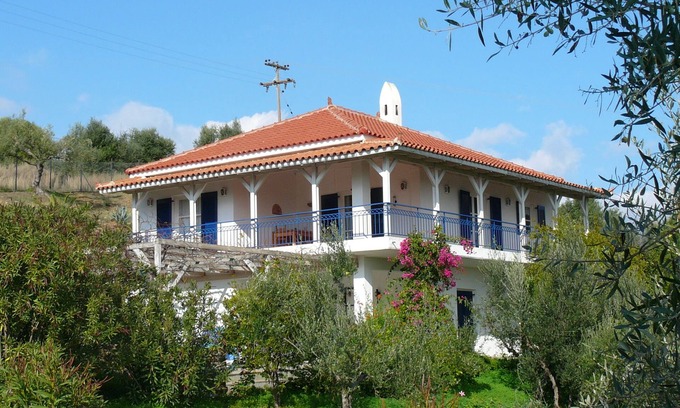 Foinikounta House | cozy traditional Greek holiday home with sea views in Finikounda