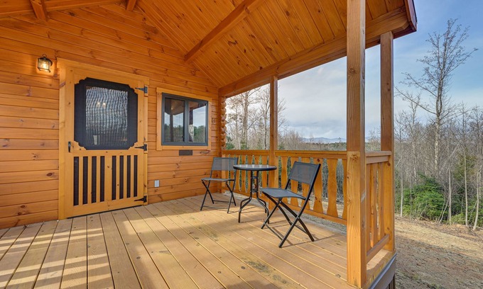 Traphill Cabin | Cozy Traphill Cabin Rental w/ Deck & Porch!
