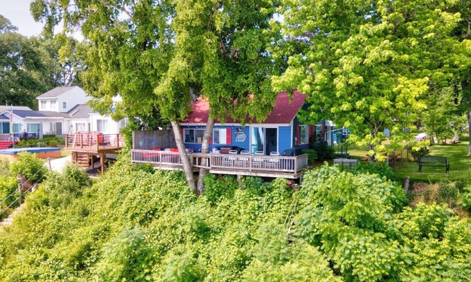 Carsonville House | Cozy Trio Cottages! Gorgeous Sandy Beach w 3 Homes