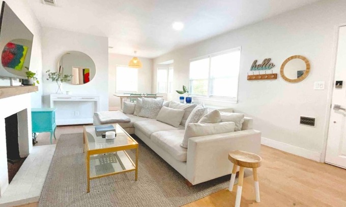 North Hollywood House | Cozy Two Bedroom Home