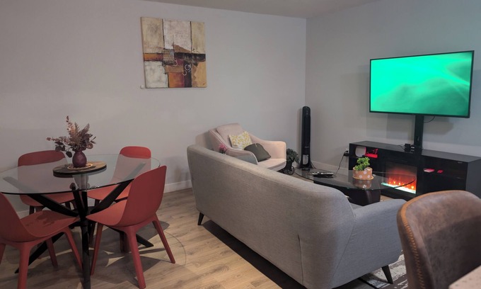 Southwest Edmonton House | Cozy Two Bedroom Basement Suite for 4