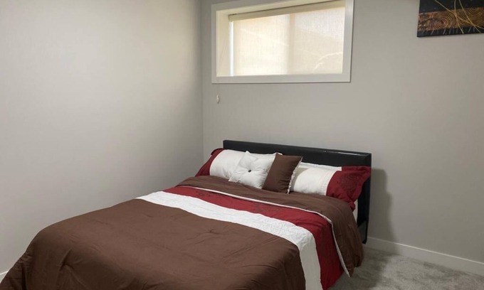Symons Valley House | Cozy Two Bedroom Basement Suite