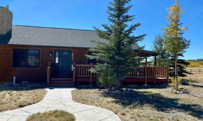Fairplay Cabin | Cozy Two Bedroom Cabin Mountain Getaway!