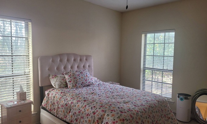 South Arlington Condo | Cozy Two bedroom Condo with AC and WiFi in enjoyable Arlington