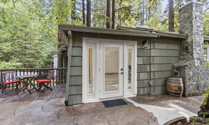 Northwood Cabin | Cozy two bedroom Guerneville getaway