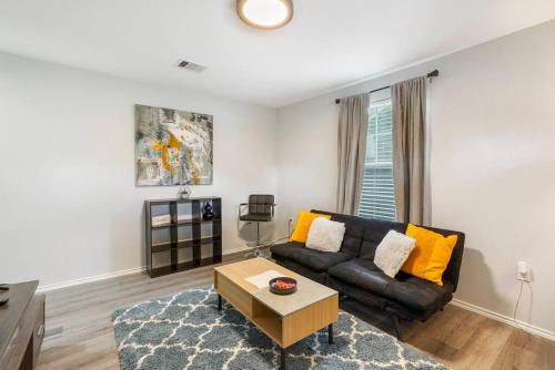 Washington Ave./ Memorial Park House | Cozy Two Bedroom Home Minutes from Downtown!