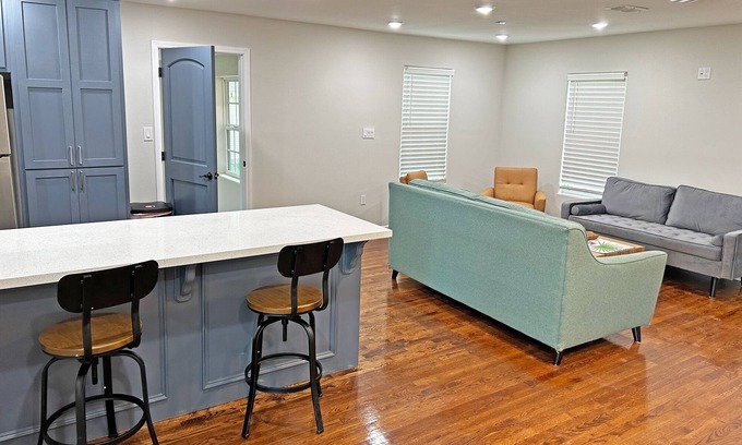 Harlingen House | Cozy two bedroom near the airport with a large backyard