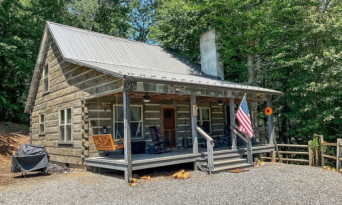 Millers Creek Cabin | Cozy Up by the Fire This October in the Carolina Mtns @ Reddies River Retreat