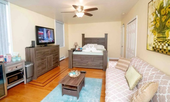 North Bergen Apartment | Cozy up in a Private Suite 20mins from NYC