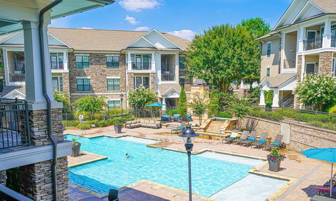 Duluth House | Cozy up in this Luxury Living 5mins from Downtown Duluth