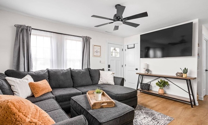 Noblesville Apartment | Cozy Updated 3BR Noblesville Bungalow