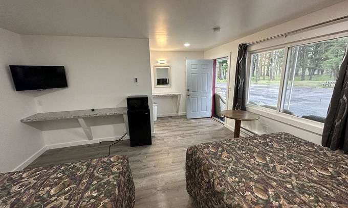 Lake Delton Hotel | Cozy updated Boutique Motel on the Lake Delton Strip