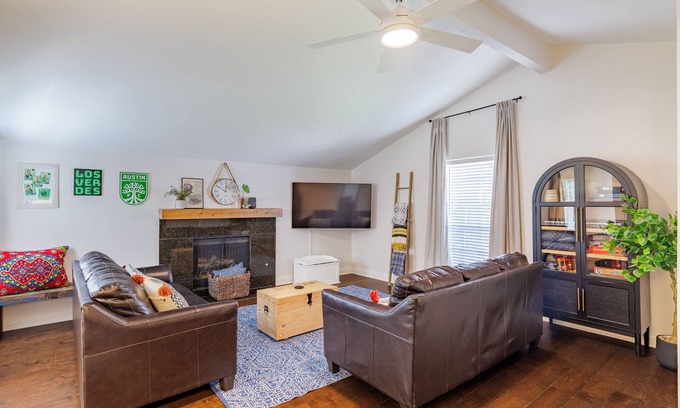 Quail Hollow House | Cozy, updated home with 2 Kings & Foosball, near Domain, Q2, Downtown Austin