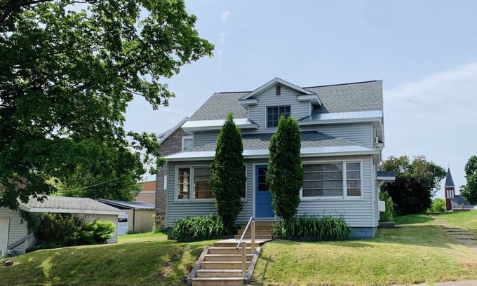 Wakefield House | Cozy, updated, near the lake and 5 minutes to ski hills.