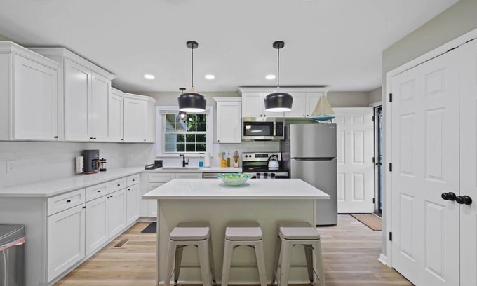 Oakdale House | Cozy Updated Ranch - 13 mins uptown!