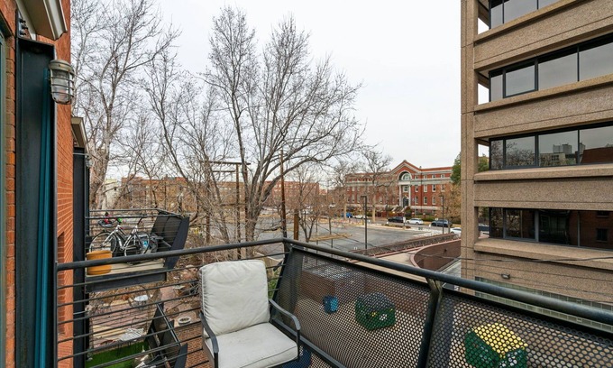 Capitol Hill Condo | Cozy, upgraded top floor 1-bedroom condo in Central Denver/Capital Hill!